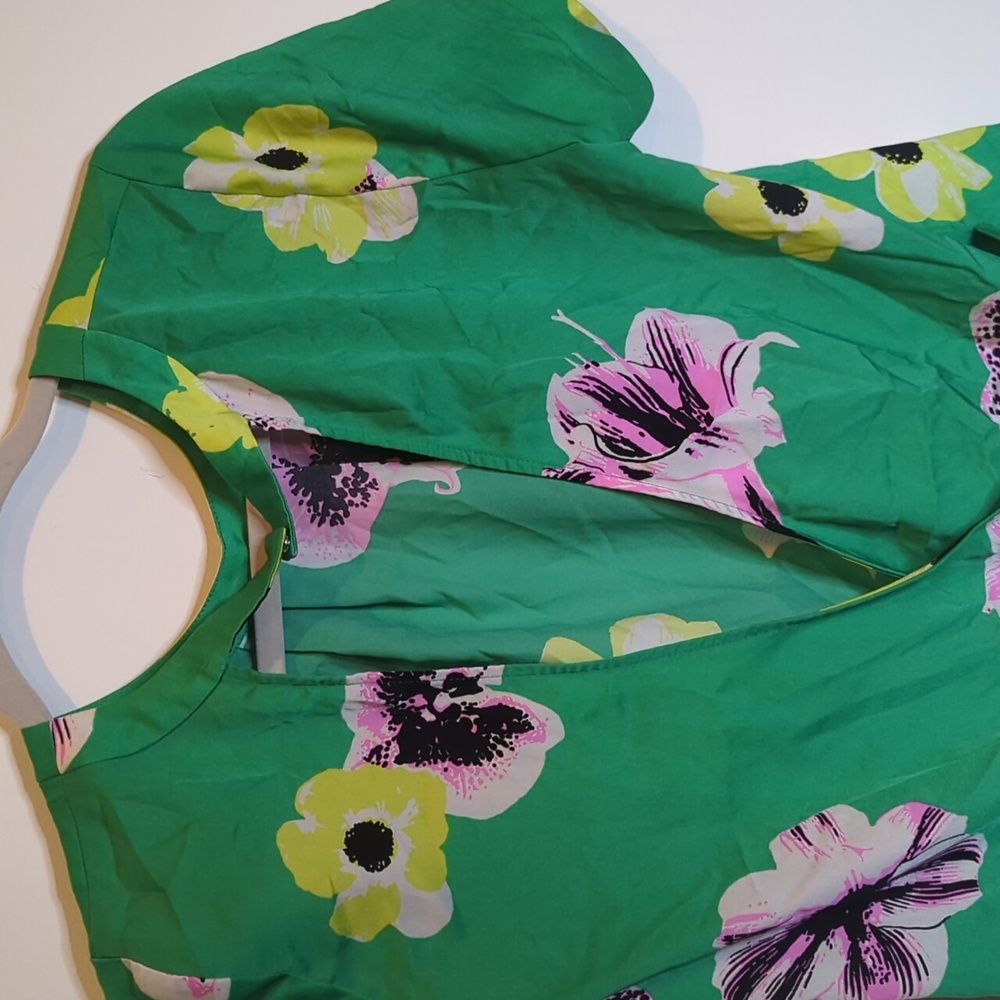 J CREW GREEN FLORAL SHORT SLEEVE BLOUSE WITH SPLIT BACK OPENING SMALL - Picture 4 of 5